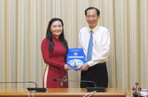 Bà Võ Thị Ngọc Thúy khi nhận nhiệm vụ là Phó Giám đốc Sở Du lịch Thành phố Hồ Chí Minh năm 2019 (ảnh: HCM cityweb)