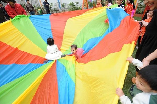 Các bạn nhỏ được thỏa thích vui chơi trong các hoạt động đầy ý nghĩa tại hội xuân 2017. Các bạn nhỏ được thỏa thích vui chơi trong các hoạt động đầy ý nghĩa tại hội xuân 2017.