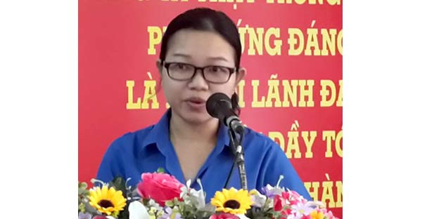 Bí thư Thành Đoàn thành phố Cần Thơ, cô Trần Thị Vĩnh Nghi bị khiển trách vì gian lận trong học tập. (Ảnh: Báo Sài Gòn Giải Phóng) Bí thư Thành Đoàn thành phố Cần Thơ, cô Trần Thị Vĩnh Nghi bị khiển trách vì gian lận trong học tập. (Ảnh: Báo Sài Gòn Giải Phóng)