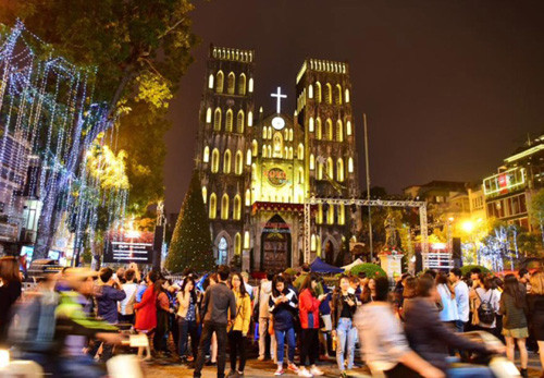 Sống còn giật gấu vá vai nhưng vẫn phải hoành tráng ảnh 1 Sống còn giật gấu vá vai nhưng vẫn phải hoành tráng ảnh 1