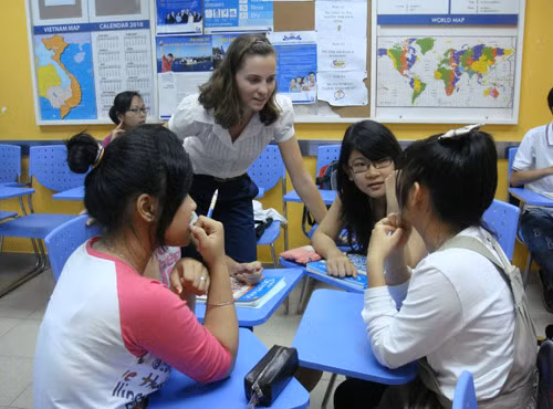 Ngày nay, có rất nhiều trung tâm tiếng Anh xuất hiện cạnh tranh nhau. (Ảnh minh họa, nguồn: nld.com.vn)