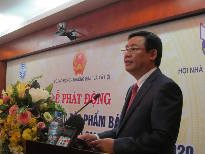 Phó Thủ tướng Vương Đình Huệ phát biểu khai mạc Lễ phát động Cuộc thi các tác phẩm báo chí về công tác giảm nghèo giai đoạn 2016-2020. Phó Thủ tướng Vương Đình Huệ phát biểu khai mạc Lễ phát động Cuộc thi các tác phẩm báo chí về công tác giảm nghèo giai đoạn 2016-2020.