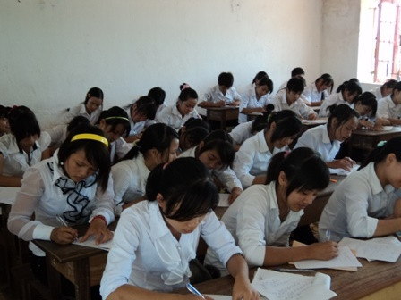 Học sinh làm bài kiểm tra môn Ngữ văn tại lớp. (Ảnh tác giả cung cấp) Học sinh làm bài kiểm tra môn Ngữ văn tại lớp. (Ảnh tác giả cung cấp)
