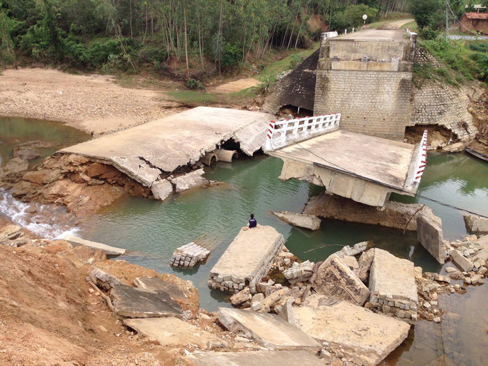 Nhiều người dân tại tỉnh Bình Định đang bị ảnh hưởng nặng nề từ những trận lũ cuối năm 2016. (Ảnh: Cán bộ Chương trình Viện trợ New Zealand) Nhiều người dân tại tỉnh Bình Định đang bị ảnh hưởng nặng nề từ những trận lũ cuối năm 2016. (Ảnh: Cán bộ Chương trình Viện trợ New Zealand)