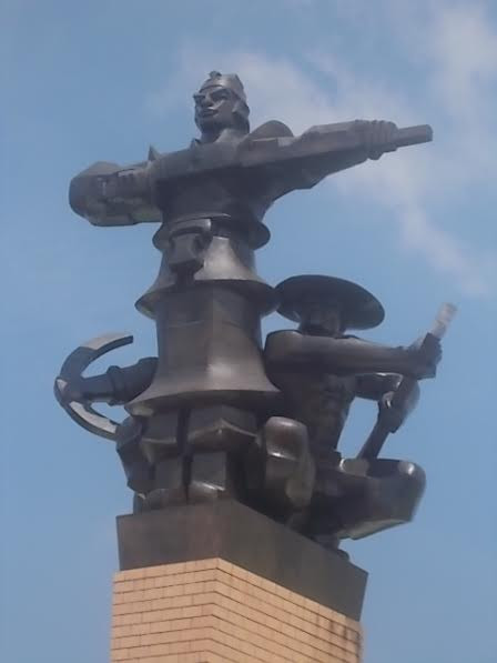 Tượng anh hùng Nguyễn Huệ. (Ảnh tác giả cung cấp) Tượng anh hùng Nguyễn Huệ. (Ảnh tác giả cung cấp)