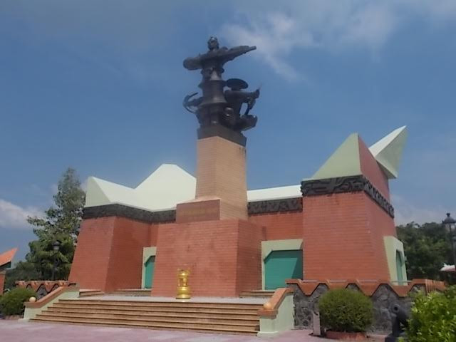 Quảng trường Khu di tích lịch sử Rạch Gầm – Xoài Mút. (Ảnh tác giả cung cấp) Quảng trường Khu di tích lịch sử Rạch Gầm – Xoài Mút. (Ảnh tác giả cung cấp)