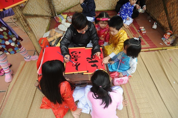 Chúng mình cùng xin câu đối ý nghĩa cho năm mới Chúng mình cùng xin câu đối ý nghĩa cho năm mới