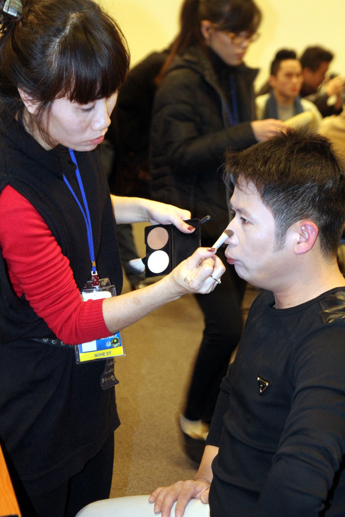 Là nhân vật chính của đêm nhạc Mùa đông Concert, Bằng Kiều có mặt tại Trung tâm Hội nghị Quốc gia - nơi diễn ra chương trình từ rất sớm.