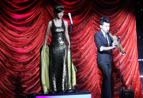 Chi tiết này diễn ra nhẹ nhàng, thanh thoát chứ không hề phản cảm.