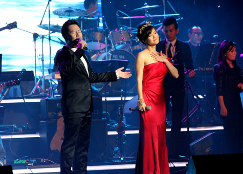 Bằng Kiều song ca cùng Hồng Nhung.