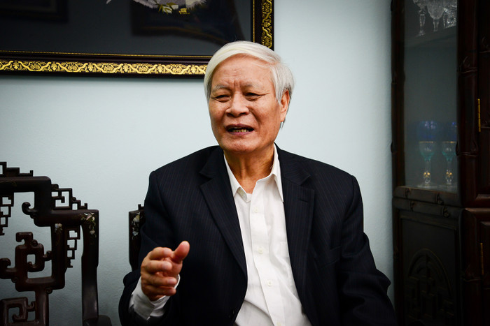 Ông Nguyễn Viết Chức cho rằng, chứng chỉ tin học, ngoại ngữ thiếu thực chất đang làm mất thời gian, tiền bạc của giáo viên. Ảnh: VOV Ông Nguyễn Viết Chức cho rằng, chứng chỉ tin học, ngoại ngữ thiếu thực chất đang làm mất thời gian, tiền bạc của giáo viên. Ảnh: VOV