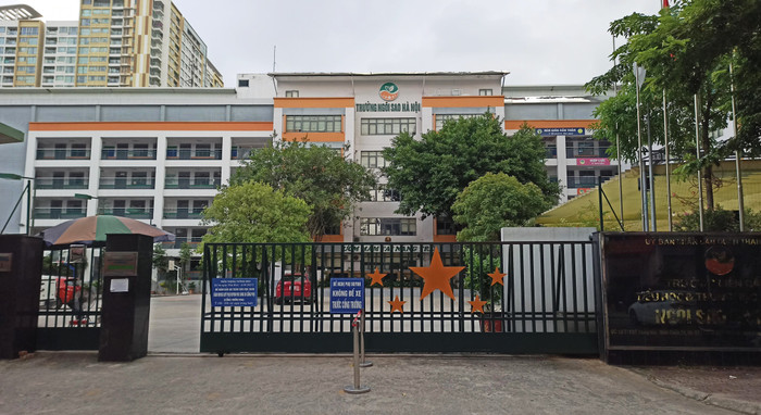 Trường Liên cấp Tiểu học và Trung học cơ sở Ngôi Sao Hà Nội vào hồi tháng 5 cũng vướng lùm xùm việc thu học phí online. Ảnh: Vũ Phương. Trường Liên cấp Tiểu học và Trung học cơ sở Ngôi Sao Hà Nội vào hồi tháng 5 cũng vướng lùm xùm việc thu học phí online. Ảnh: Vũ Phương.
