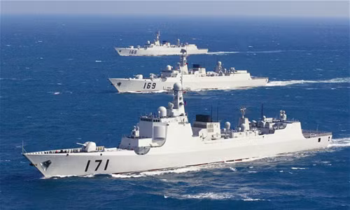 Tàu chiến Trung Quốc hoạt động trên Biển Đông (Ảnh: CFP)