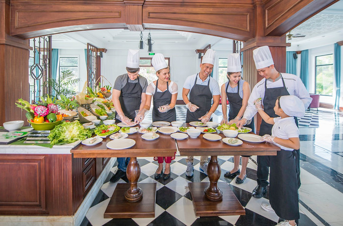 Lớp học nấu ăn (Cooking class) sẽ “cá nhân hóa” dịch vụ ẩm thực đến từng khách hàng. Lớp học nấu ăn (Cooking class) sẽ “cá nhân hóa” dịch vụ ẩm thực đến từng khách hàng.