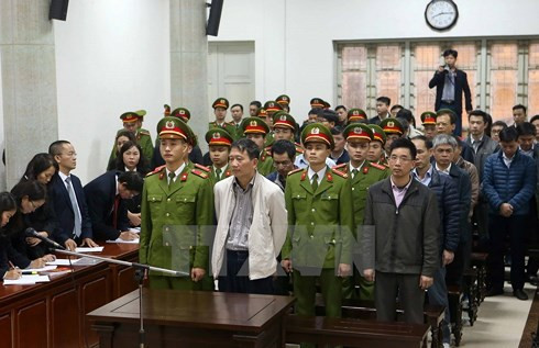 Bị cáo Trịnh Xuân Thanh và đồng phạm nghe tòa tuyên án. (Ảnh: Doãn Tấn/TTXVN) Bị cáo Trịnh Xuân Thanh và đồng phạm nghe tòa tuyên án. (Ảnh: Doãn Tấn/TTXVN)