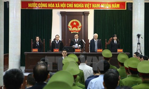 Quang cảnh phiên tuyên án. (Ảnh: Doãn Tấn/TTXVN) Quang cảnh phiên tuyên án. (Ảnh: Doãn Tấn/TTXVN)