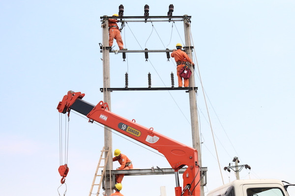 EVNNPC tập trung đảm bảo cung ứng điện an toàn, ổn định cho khách hàng trong dịp Tết Nguyên đán 2018. EVNNPC tập trung đảm bảo cung ứng điện an toàn, ổn định cho khách hàng trong dịp Tết Nguyên đán 2018.