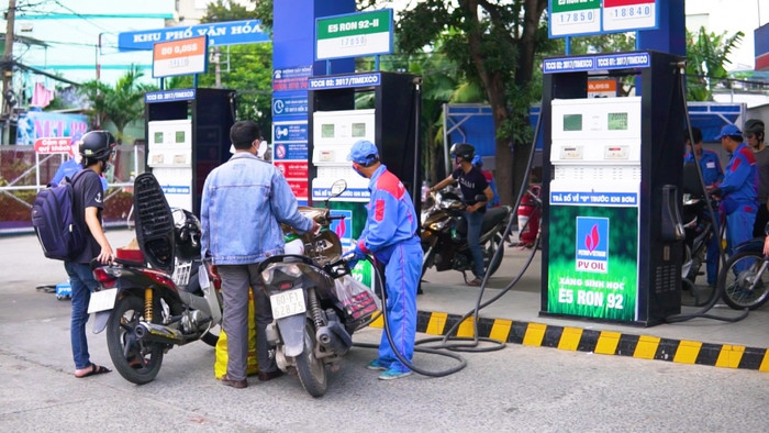 Xăng sinh học E5 RON 92 rẻ hơn 1.850 đồng/lít so với xăng RON 95 Xăng sinh học E5 RON 92 rẻ hơn 1.850 đồng/lít so với xăng RON 95