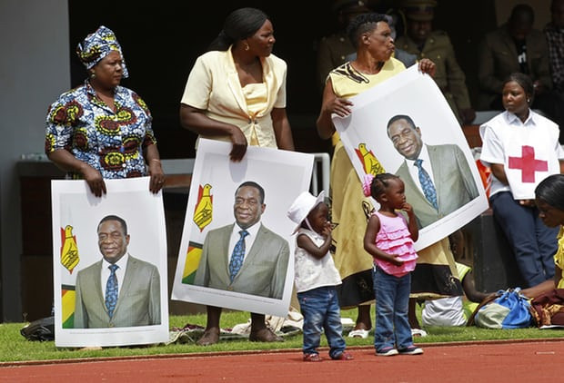 Người dân Zimbabwe vẫn đang kỳ vọng vào những thay đổi của vị Tổng thống mới (Ảnh: AP) Người dân Zimbabwe vẫn đang kỳ vọng vào những thay đổi của vị Tổng thống mới (Ảnh: AP)