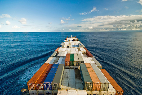 Các doanh nghiệp xuất nhập khẩu có thể “xoay” vốn bằng chiết khấu bộ chứng từ xuất khẩu hoặc dùng thư tín dụng trả chậm có điều khoản thanh toán ngay UPAS L/C. Các doanh nghiệp xuất nhập khẩu có thể “xoay” vốn bằng chiết khấu bộ chứng từ xuất khẩu hoặc dùng thư tín dụng trả chậm có điều khoản thanh toán ngay UPAS L/C.