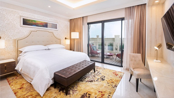 Tất cả phòng nghỉ tại Sheraton Grand Danang Resort đều được trang bị giường thương hiệu Sheraton Signature Sleep Experience™ nổi tiếng. Tất cả phòng nghỉ tại Sheraton Grand Danang Resort đều được trang bị giường thương hiệu Sheraton Signature Sleep Experience™ nổi tiếng.