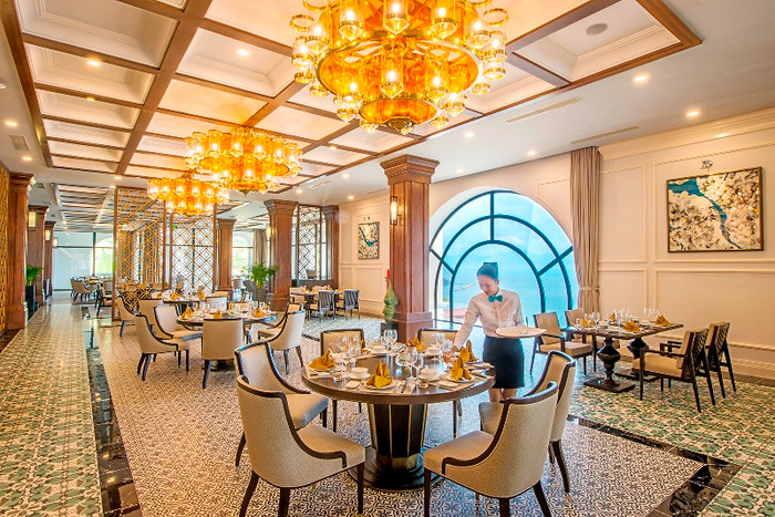 Không gian ẩm thực Việt Nam và quốc tế tại Nhà hàng Ozone. Không gian ẩm thực Việt Nam và quốc tế tại Nhà hàng Ozone.