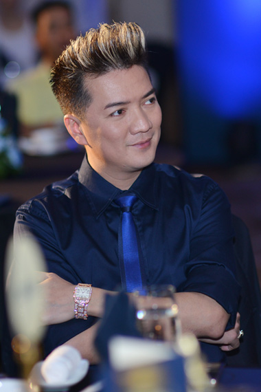 Đàm Vĩnh Hưng gọi thí sinh The Voice là 'các con' Đàm Vĩnh Hưng gọi thí sinh The Voice là 'các con'