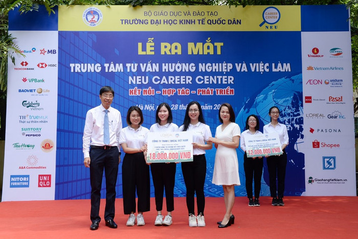 Trung tâm hướng đến đối tượng chính là sinh viên và cựu sinh viên (Ảnh:saa.neu.edu.vn) Trung tâm hướng đến đối tượng chính là sinh viên và cựu sinh viên (Ảnh:saa.neu.edu.vn)