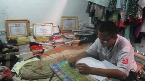 Chuyện cảm động về hai chị em hiếu học, mồ côi cha ảnh 4