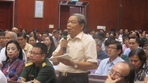 Cử tri quận 1, TP.Hồ Chí Minh nêu ý kiến tại buổi tiếp xúc với đại biểu Quốc hội (ảnh: P.L) Cử tri quận 1, TP.Hồ Chí Minh nêu ý kiến tại buổi tiếp xúc với đại biểu Quốc hội (ảnh: P.L)