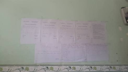 Danh sách giáo viên, nội qui của cơ sở và bảng điểm danh được dán công khai tại cơ sở gia sư 123 (ảnh: P.L)