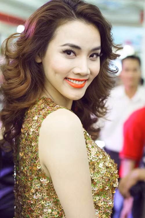 Trang Nhung nhận mình có số thị phi trong tử vi