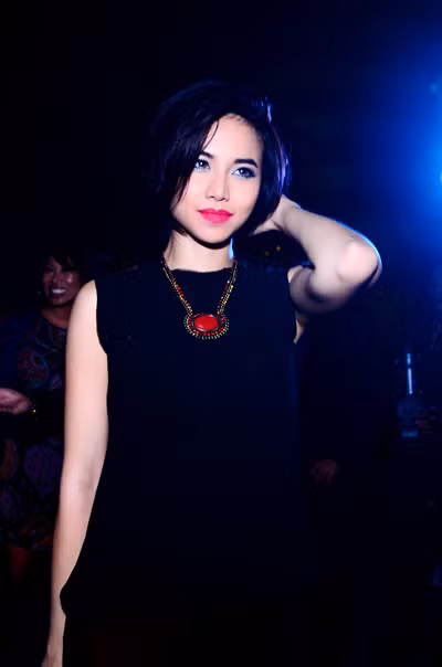 Diễn viên Đinh Ngọc Diệp vẫn chuộng kiểu make-up đậm khiến cô kém xinh.