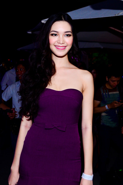 Hoa hậu Thùy Dung cũng nổi bật về nhan sắc với váy tím bó sát. Hoa hậu Thùy Dung cũng nổi bật về nhan sắc với váy tím bó sát.