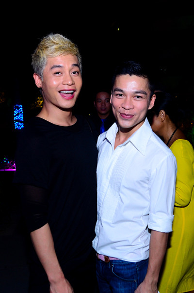 Chuyên gia trang điểm Nam Trung cũng đến chúc mừng cho người bạn thân. Chuyên gia trang điểm Nam Trung cũng đến chúc mừng cho người bạn thân.