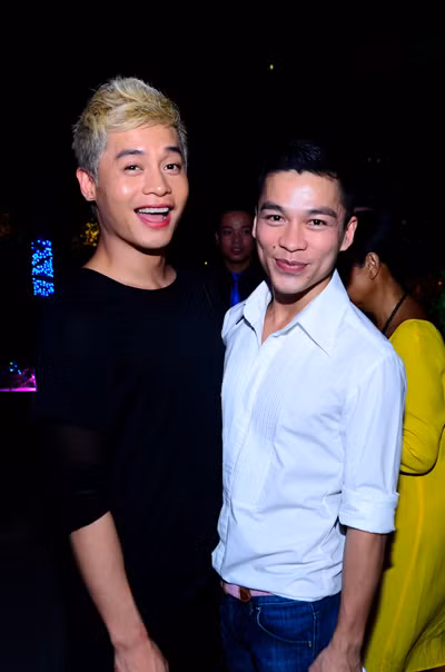 Chuyên gia trang điểm Nam Trung cũng đến chúc mừng cho người bạn thân.