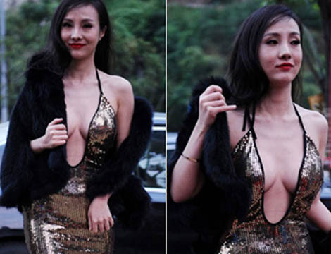 Can Lộ Lộ nổi tiếng với những màn khoe thân táo bạo để đạt được "danh tiếng" và cô đã thành công. Chính vì thế mà ngay lập tức đã có một "đàn em" đông đảo bắt chước theo cô. Can Lộ Lộ nổi tiếng với những màn khoe thân táo bạo để đạt được "danh tiếng" và cô đã thành công. Chính vì thế mà ngay lập tức đã có một "đàn em" đông đảo bắt chước theo cô.