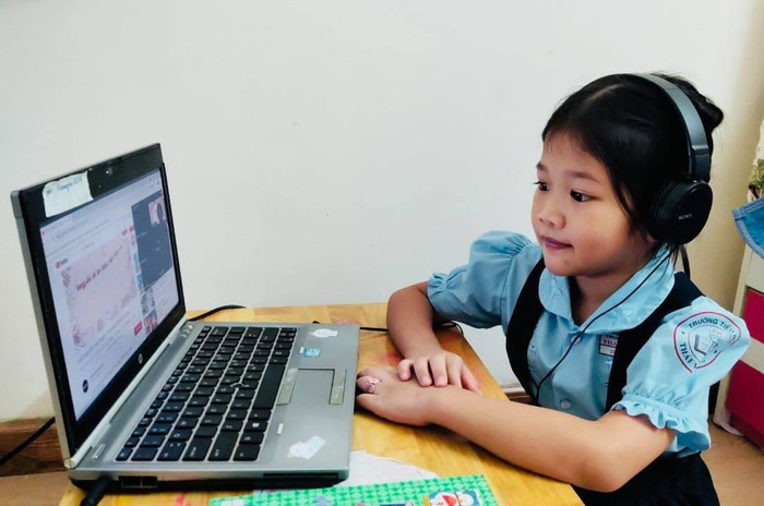 Học sinh Thành phố Hồ Chí Minh học trực tuyến (ảnh minh họa: P.N) Học sinh Thành phố Hồ Chí Minh học trực tuyến (ảnh minh họa: P.N)