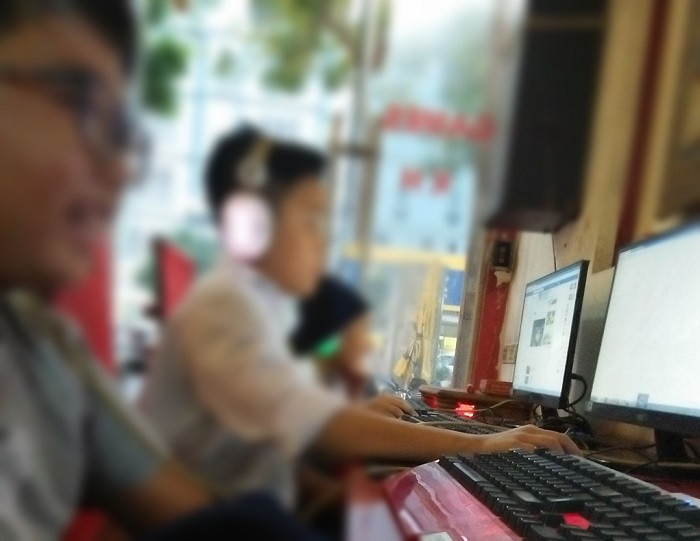 Các bậc phụ huynh cần kiểm soát thói quen sử dụng internet nói chung và nội dung trên youtube nói riêng (Ảnh: Vũ Ninh) Các bậc phụ huynh cần kiểm soát thói quen sử dụng internet nói chung và nội dung trên youtube nói riêng (Ảnh: Vũ Ninh)