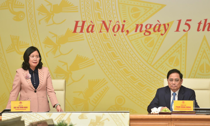 Bí thư Trung ương Đảng, Trưởng Ban Dân vận Trung ương Bùi Thị Minh Hoài trình bày báo cáo tổng kết 5 năm thực hiện Chương trình phối hợp giữa Ban Cán sự Đảng Chính phủ và Ban Dân vận Trung ương giai đoạn 2016 -2021. Ảnh: VGP/Nhật Bắc Bí thư Trung ương Đảng, Trưởng Ban Dân vận Trung ương Bùi Thị Minh Hoài trình bày báo cáo tổng kết 5 năm thực hiện Chương trình phối hợp giữa Ban Cán sự Đảng Chính phủ và Ban Dân vận Trung ương giai đoạn 2016 -2021. Ảnh: VGP/Nhật Bắc