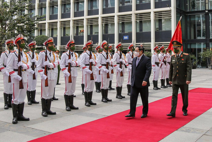 Thủ tướng Phạm Minh Chính duyệt đội danh dự Công an nhân dân. Ảnh: VGP/Nhật Bắc Thủ tướng Phạm Minh Chính duyệt đội danh dự Công an nhân dân. Ảnh: VGP/Nhật Bắc