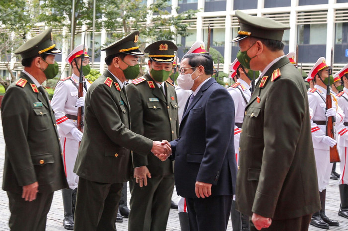 Thủ tướng Chính phủ Phạm Minh Chính cùng các đồng chí lãnh đạo Đảng ủy Công an Trung ương, Bộ Công an. Ảnh: VGP/Nhật Bắc Thủ tướng Chính phủ Phạm Minh Chính cùng các đồng chí lãnh đạo Đảng ủy Công an Trung ương, Bộ Công an. Ảnh: VGP/Nhật Bắc