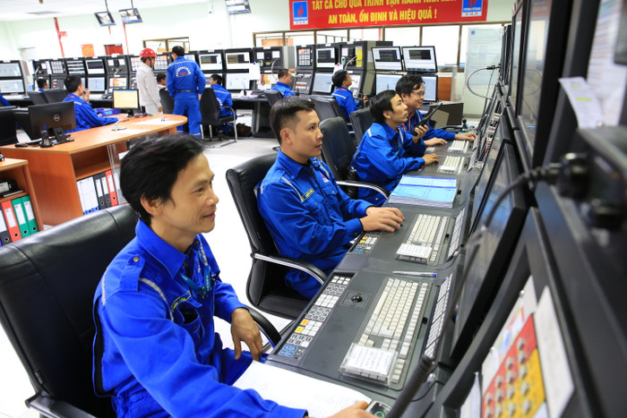 Nhà máy Lọc dầu Dung Quất đang vận hành ở công suất tối ưu, đáp ứng nhu cầu cao của thị trường dịp giáp Tết Nguyên đán. Nhà máy Lọc dầu Dung Quất đang vận hành ở công suất tối ưu, đáp ứng nhu cầu cao của thị trường dịp giáp Tết Nguyên đán.