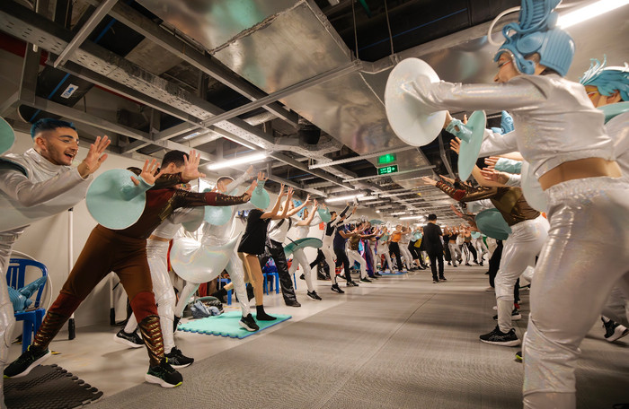 Các diễn viên tập luyện hăng say cho ngày ra mắt show diễn vào 26/1 tới. Các diễn viên tập luyện hăng say cho ngày ra mắt show diễn vào 26/1 tới.