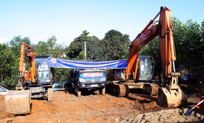 Các đơn vị huy động phương tiện, máy móc để triển khai thi công ngay sau khi phát lệnh triển khai thi công.