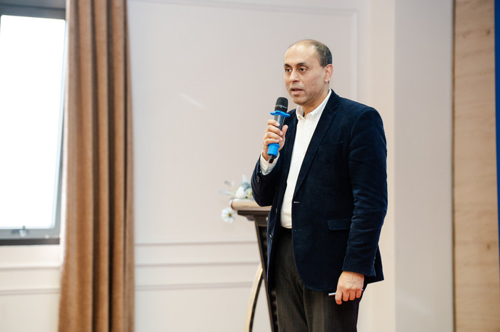 Giáo sư Soumitra Dutta đang cùng các nhà khoa học ở Trường Đại học VinUni xây dựng chỉ số đổi mới sáng tạo ngành ở Việt Nam. Giáo sư Soumitra Dutta đang cùng các nhà khoa học ở Trường Đại học VinUni xây dựng chỉ số đổi mới sáng tạo ngành ở Việt Nam.