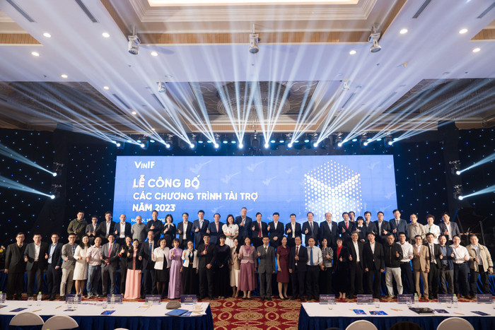 Đại diện lãnh đạo Bộ, trường đại học, viện nghiên cứu, quỹ khoa học, các dự án, nhà khoa học và chuyên gia trong Lễ công bố. Đại diện lãnh đạo Bộ, trường đại học, viện nghiên cứu, quỹ khoa học, các dự án, nhà khoa học và chuyên gia trong Lễ công bố.