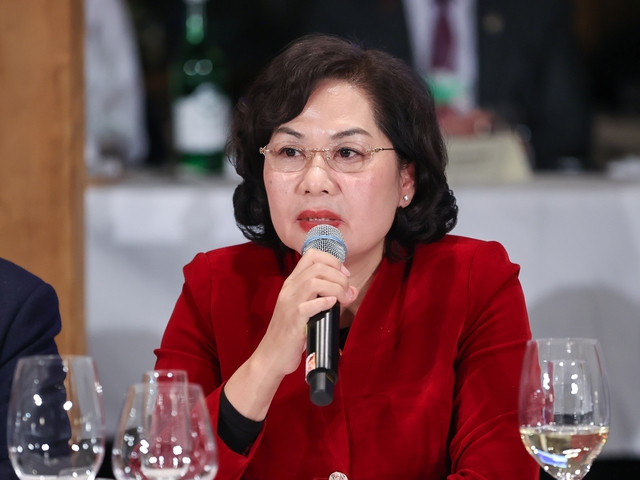 Thống đốc Ngân hàng Nhà nước Nguyễn Thị Hồng phát biểu tại tọa đàm. Ảnh: VGP/Nhật Bắc