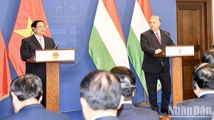 Thủ tướng Phạm Minh Chính và Thủ tướng Viktor Orbán chủ trì họp báo sau hội đàm.