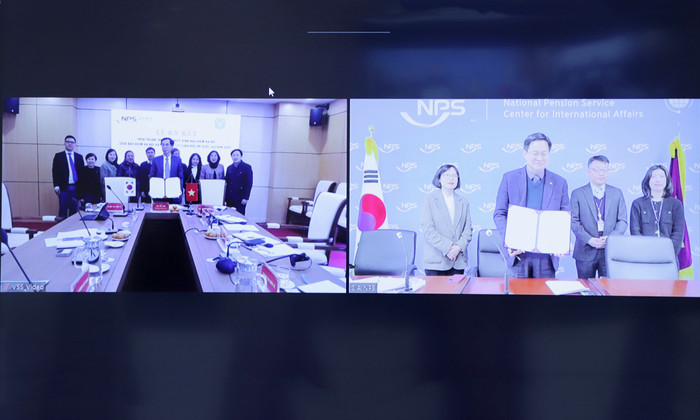 Lễ ký kết được tổ chức theo hình thức trực tuyến. Lễ ký kết được tổ chức theo hình thức trực tuyến.